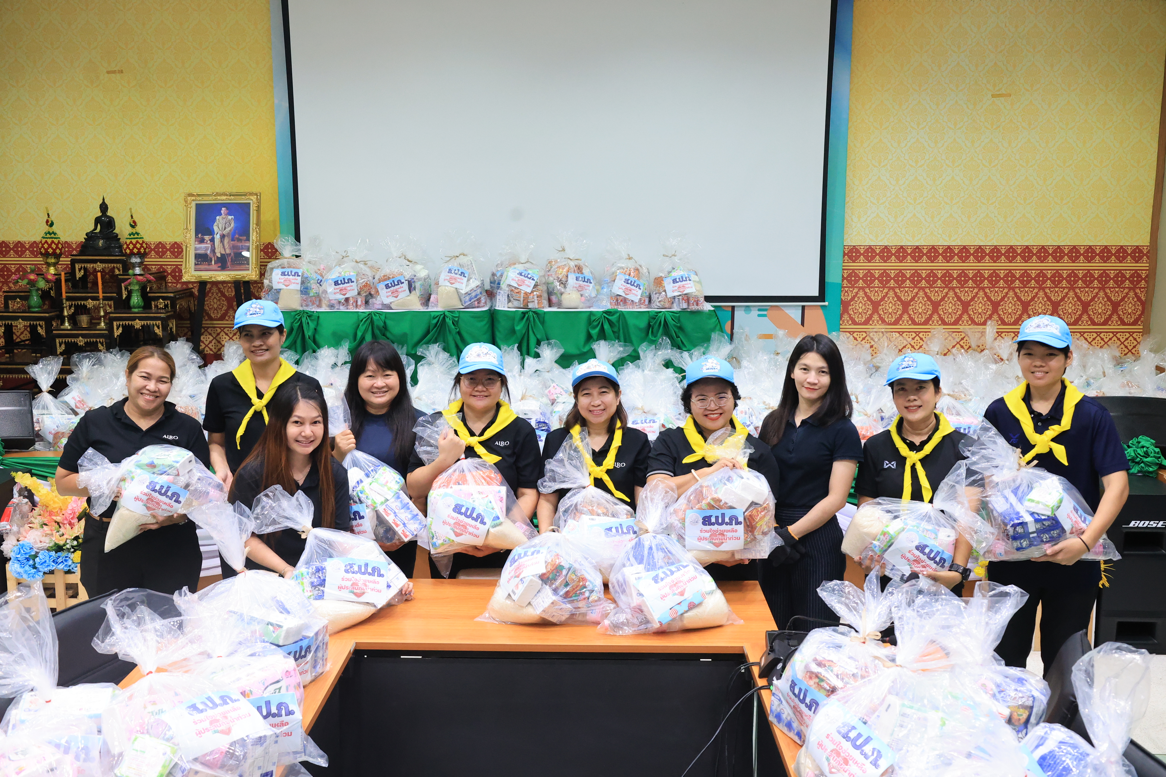 title - ส.ป.ก. ระดมจิตอาสาเตรียมถุงยังชีพ ส่งต่อความห่วงใยจาก รมช.เกษตรฯ ถึงมือผู้ประสบอุทกภัย